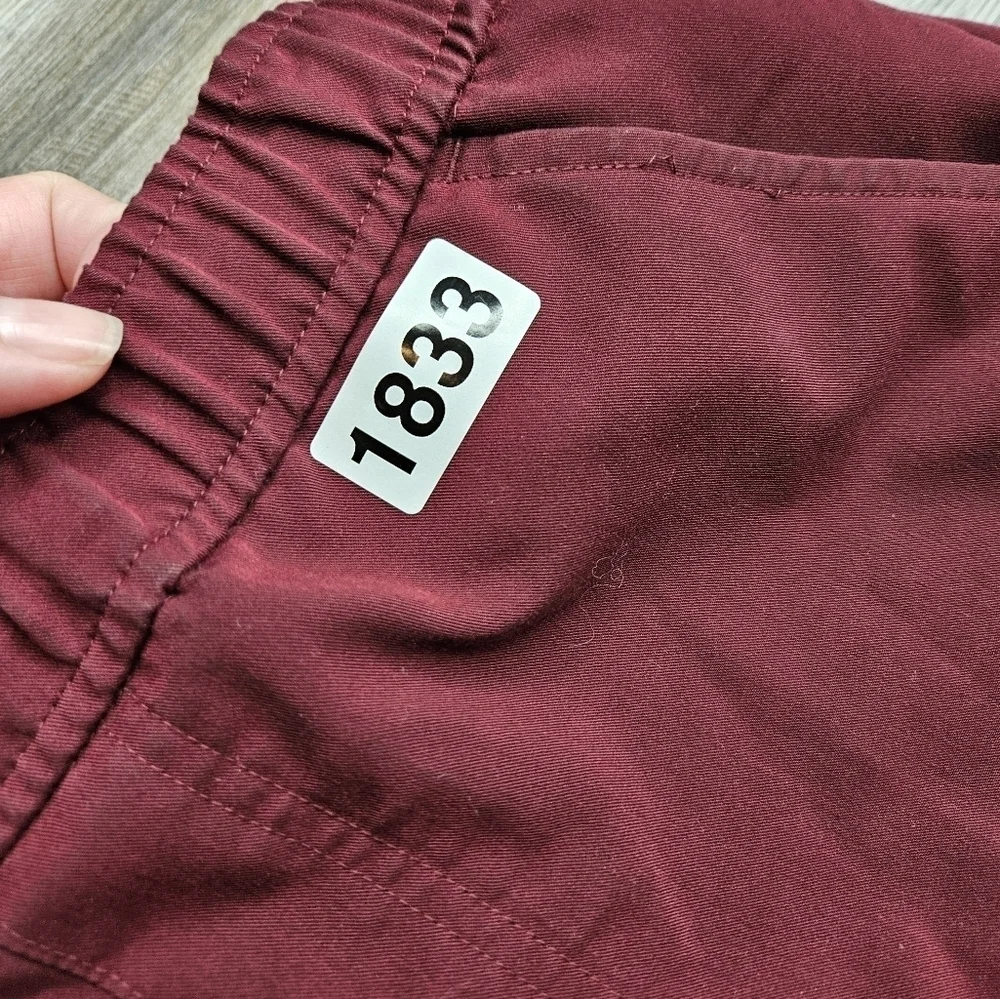 FIGS Burgundy Mens Medium Tansen Jogger Scrub Pants Style MXXSW2004